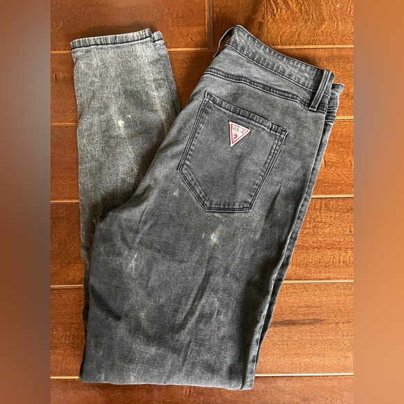 Guess Women’s 1981 High Rise Skinny Jeans Black Acid Wash Size 32 - Picture 3 of 4